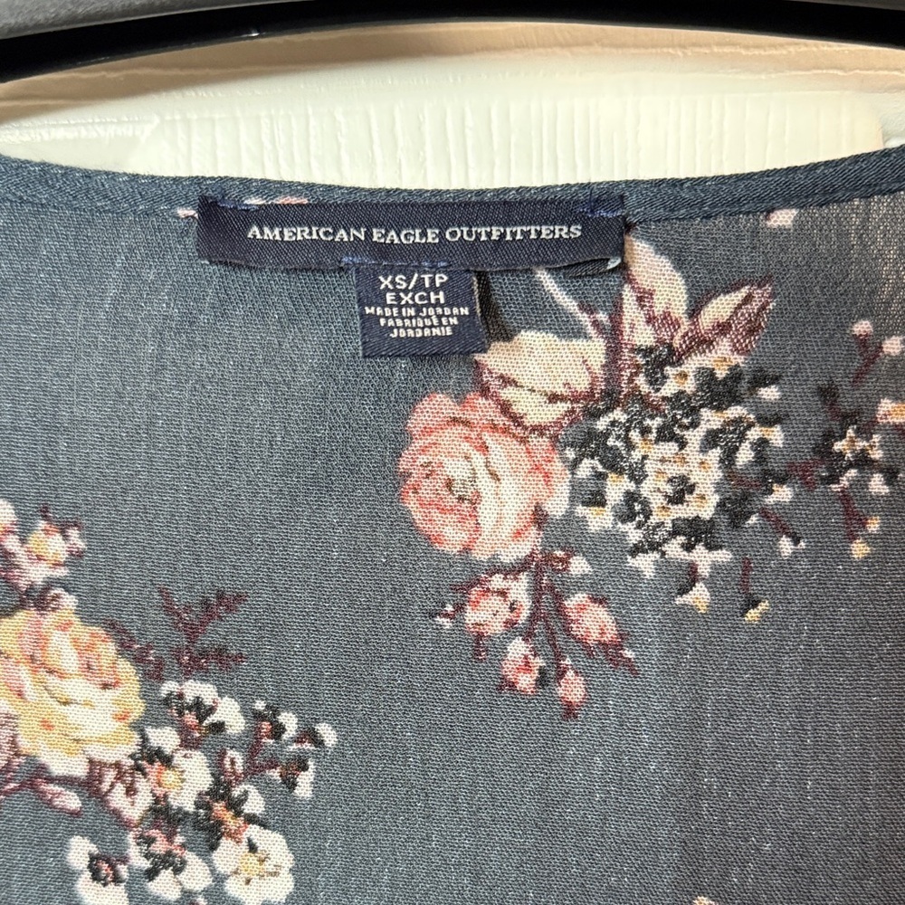 American Eagle Floral Long Sleeve - Picture 4 of 10